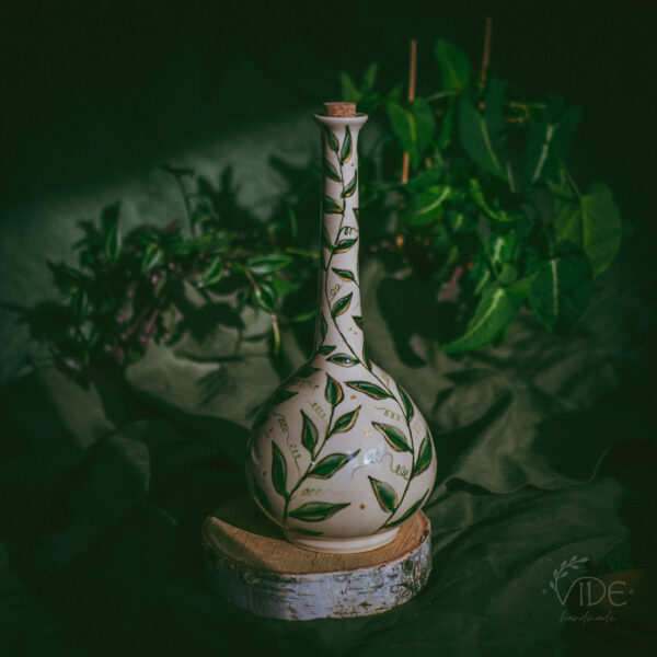 Kolba z motywem roślinnym